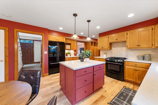 387 W Juniper DRIVE, Grafton, WI 53024