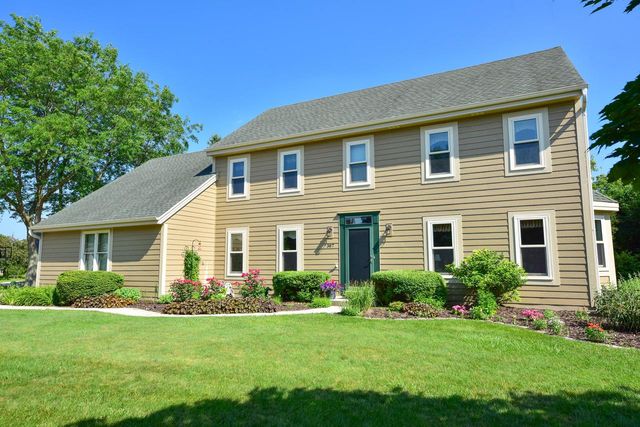 387 W Juniper DRIVE, Grafton, WI 53024