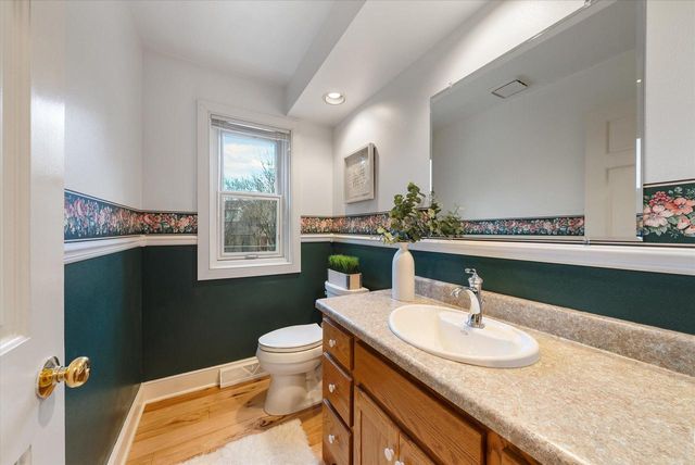 387 W Juniper DRIVE, Grafton, WI 53024