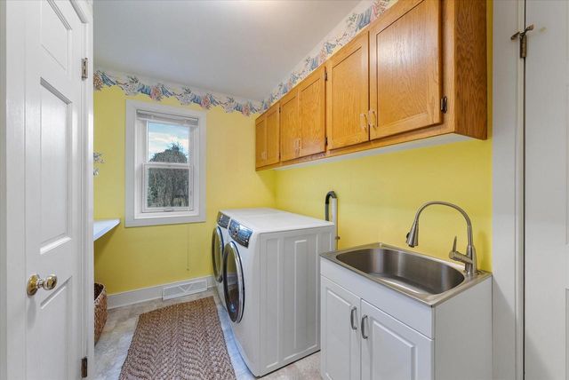 387 W Juniper DRIVE, Grafton, WI 53024