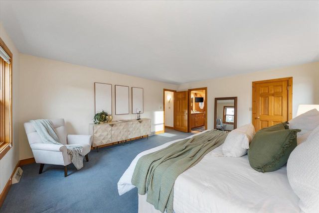 387 W Juniper DRIVE, Grafton, WI 53024