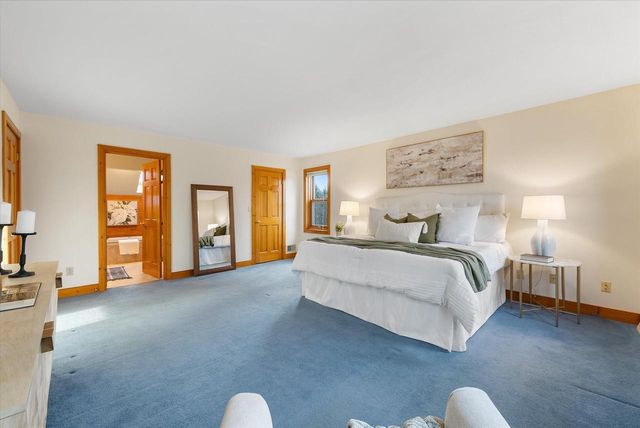 387 W Juniper DRIVE, Grafton, WI 53024