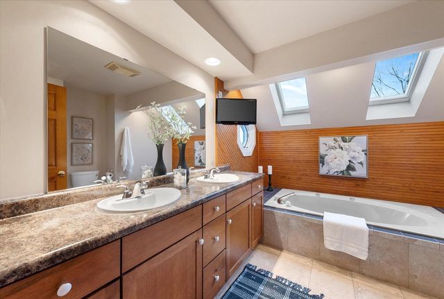 387 W Juniper DRIVE, Grafton, WI 53024