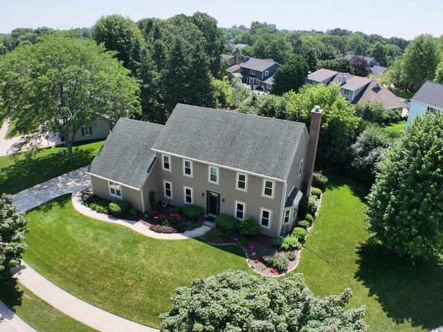 387 W Juniper DRIVE, Grafton, WI 53024