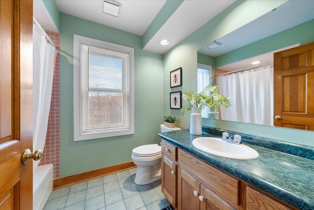 387 W Juniper DRIVE, Grafton, WI 53024