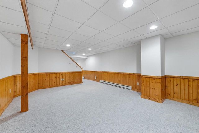 387 W Juniper DRIVE, Grafton, WI 53024