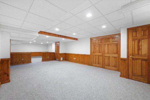 387 W Juniper DRIVE, Grafton, WI 53024