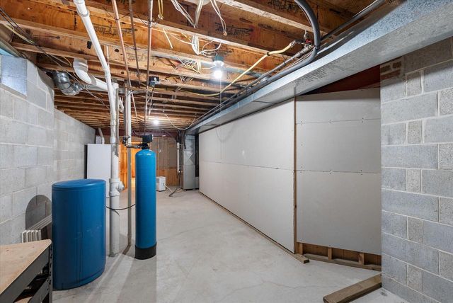 387 W Juniper DRIVE, Grafton, WI 53024