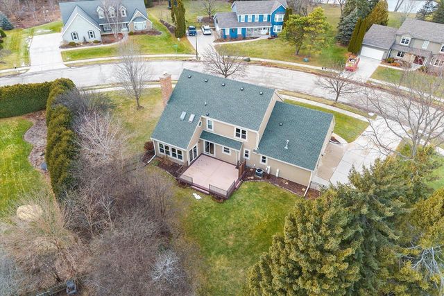 387 W Juniper DRIVE, Grafton, WI 53024