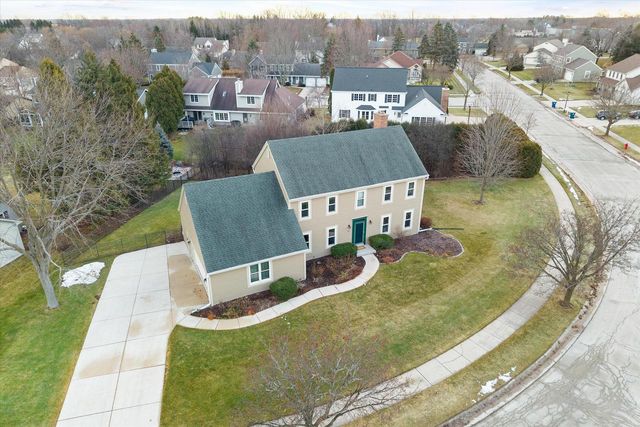 387 W Juniper DRIVE, Grafton, WI 53024