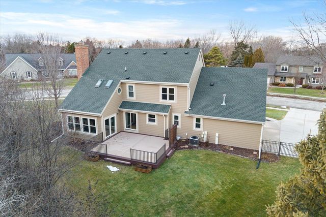 387 W Juniper DRIVE, Grafton, WI 53024