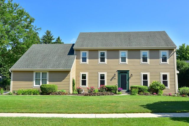 387 W Juniper DRIVE, Grafton, WI 53024