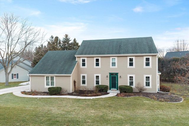 387 W Juniper DRIVE, Grafton, WI 53024