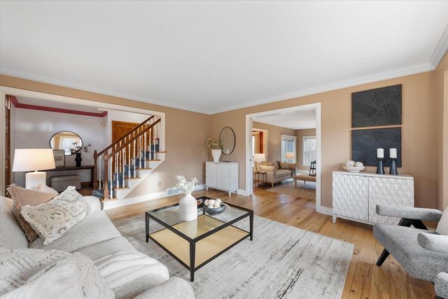 387 W Juniper DRIVE, Grafton, WI 53024