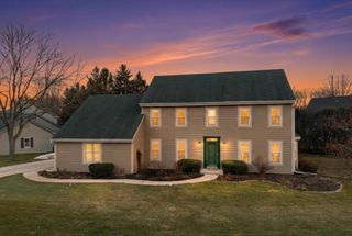 387 W Juniper DRIVE, Grafton, WI 53024