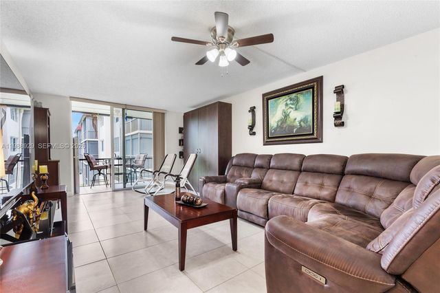 9420 S Hollybrook Lake Dr 206, Pembroke Pines, FL 33025