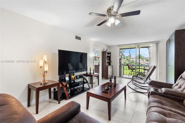 9420 S Hollybrook Lake Dr 206, Pembroke Pines, FL 33025