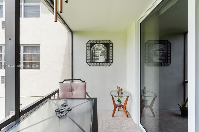 9420 S Hollybrook Lake Dr 206, Pembroke Pines, FL 33025