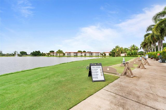 9420 S Hollybrook Lake Dr 206, Pembroke Pines, FL 33025