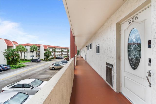 9420 S Hollybrook Lake Dr 206, Pembroke Pines, FL 33025