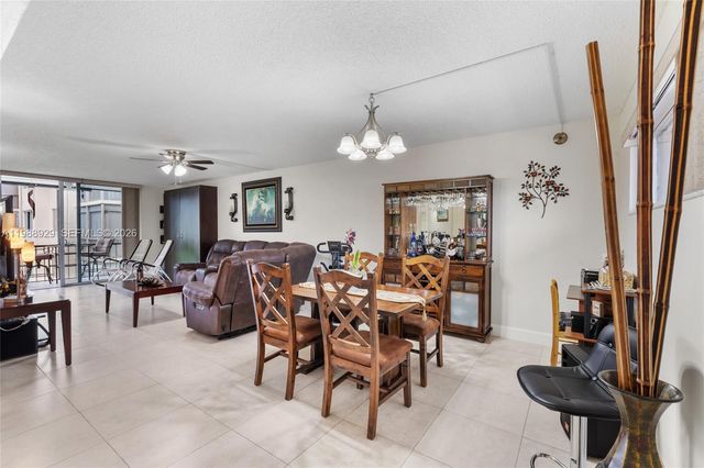 9420 S Hollybrook Lake Dr 206, Pembroke Pines, FL 33025