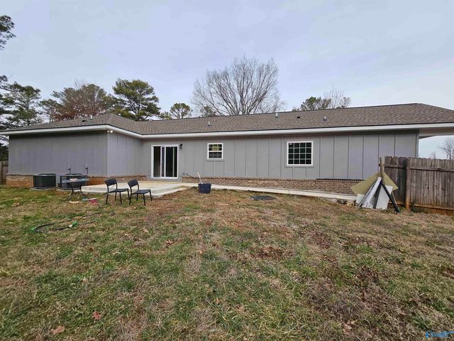 214 Crystal Creek Drive, New Market, AL 35761