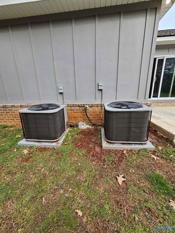 214 Crystal Creek Drive, New Market, AL 35761