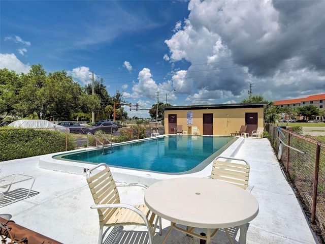 499 ALBEE FARM ROAD V11, Venice, FL 34285