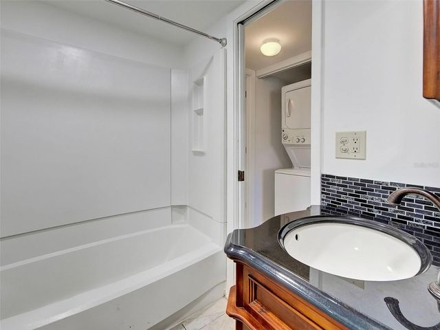 499 ALBEE FARM ROAD V11, Venice, FL 34285