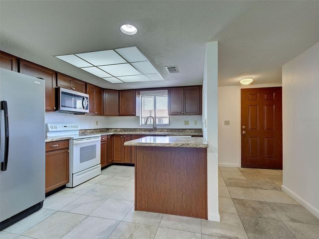 499 ALBEE FARM ROAD V11, Venice, FL 34285