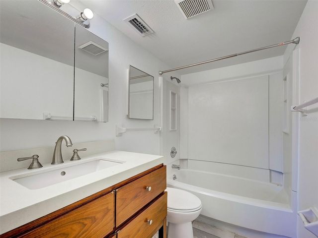 499 ALBEE FARM ROAD V11, Venice, FL 34285