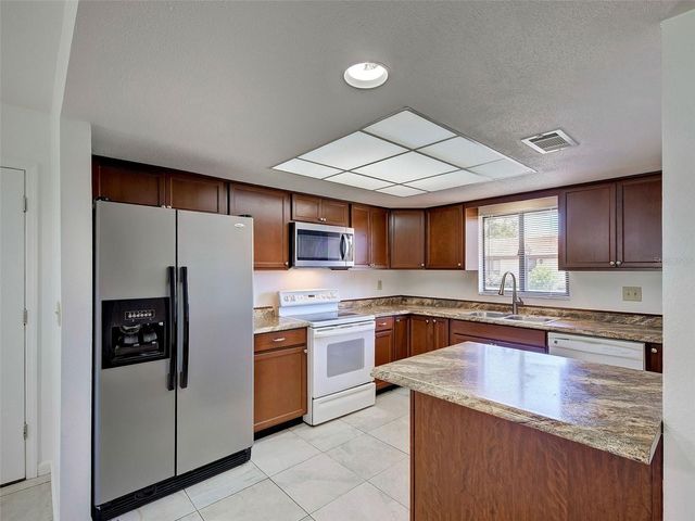 499 ALBEE FARM ROAD V11, Venice, FL 34285