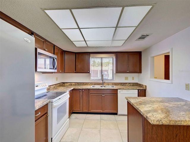 499 ALBEE FARM ROAD V11, Venice, FL 34285