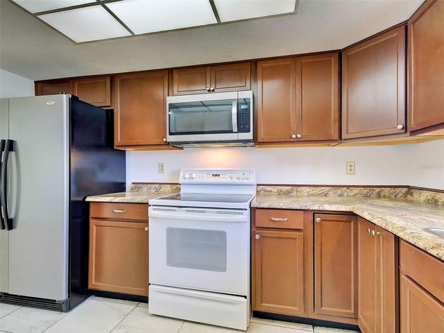 499 ALBEE FARM ROAD V11, Venice, FL 34285