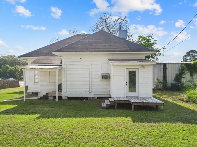 327 S Robb Street, Trinity, TX 75862