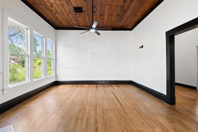 327 S Robb Street, Trinity, TX 75862