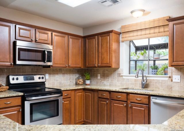 1420 DEVIN DR, New Braunfels, TX 78130