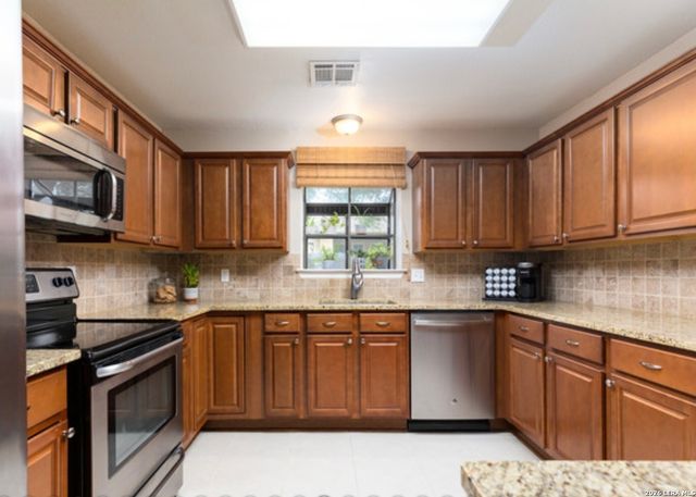1420 DEVIN DR, New Braunfels, TX 78130