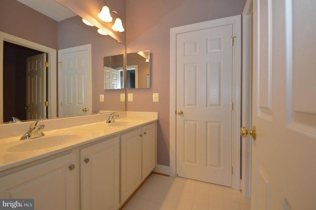 43076 LA RIVA DR, Ashburn, VA 20148