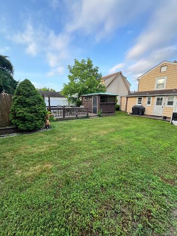 318 Felter Avenue, Hewlett, NY 11557