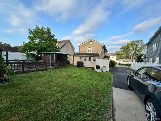 318 Felter Avenue, Hewlett, NY 11557