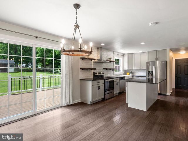 1104 CALN MEETINGHOUSE RD, Coatesville, PA 19320