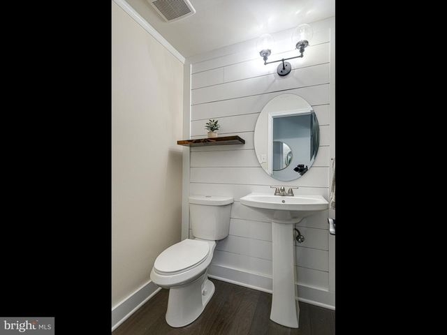 1104 CALN MEETINGHOUSE RD, Coatesville, PA 19320