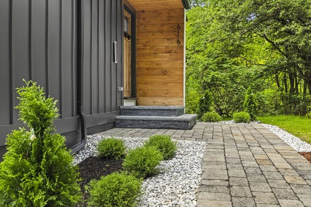 616 Grove St, Framingham, MA 01701