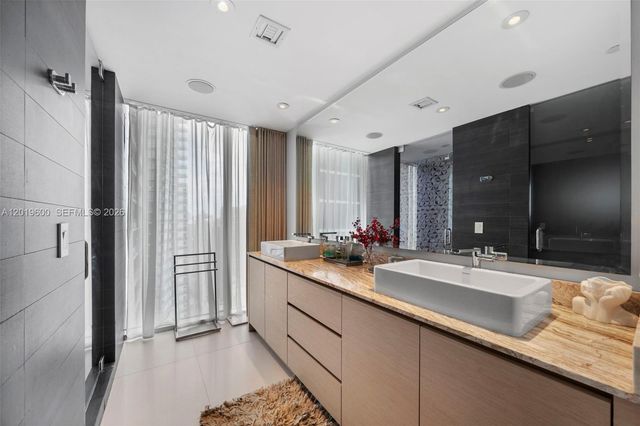 1040 Biscayne Blvd 4607, Miami, FL 33132