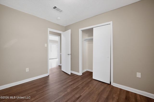 206 Valley Ridge Drive, Jackson, MS 39206