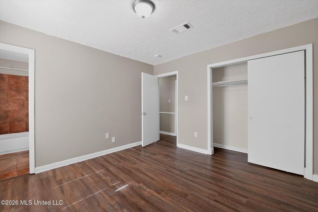 206 Valley Ridge Drive, Jackson, MS 39206