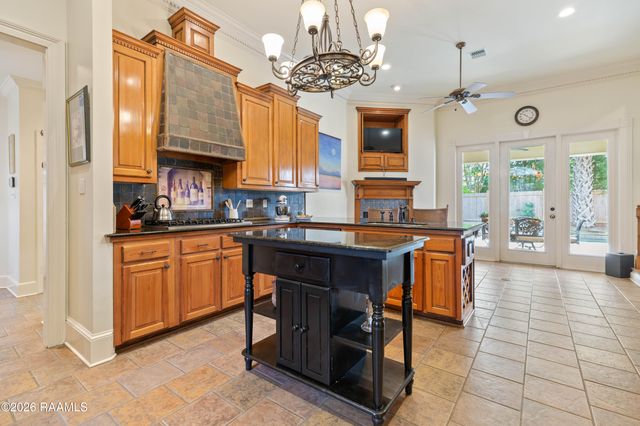 205 Mission Hills Drive, Broussard, LA 70518