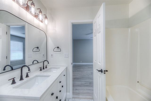 911 N 14th Street, Collinsville, OK 74021