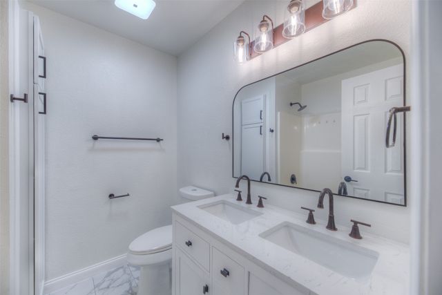 911 N 14th Street, Collinsville, OK 74021